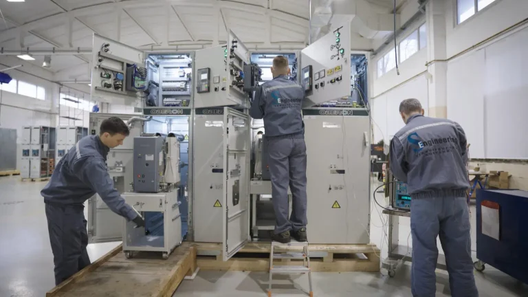 Cechy i zalety kompleksu produkcyjnego zakładu S-Engineering. Klip wideo