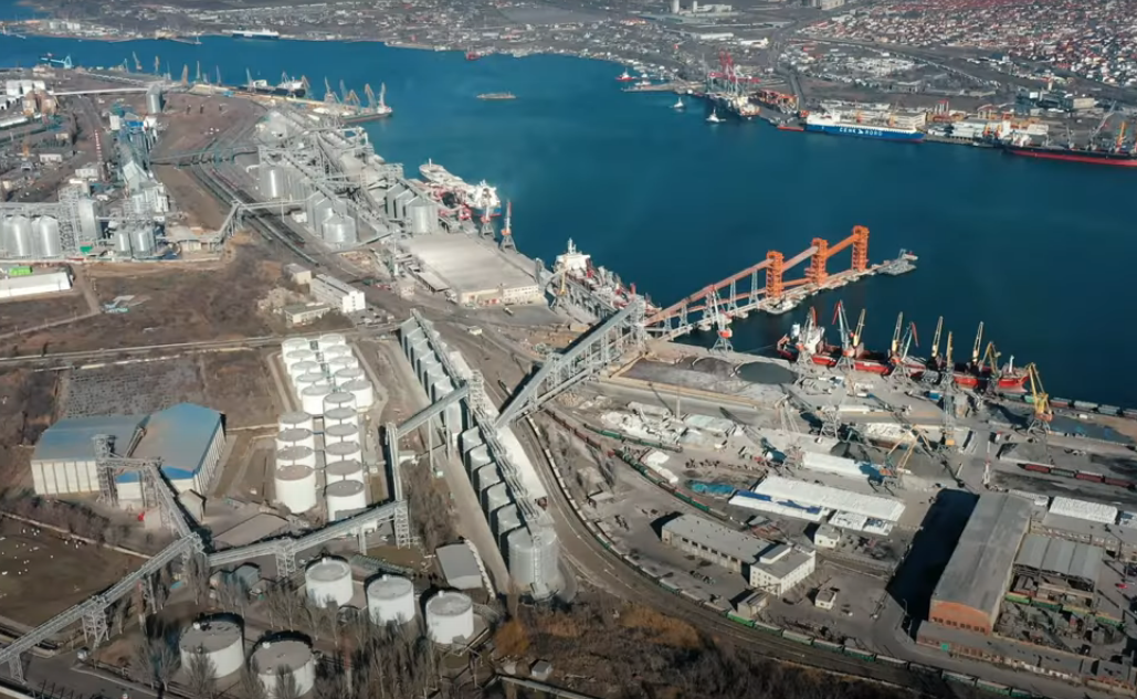 A comprehensive project for the construction of a two-way pier for Risoil Terminal